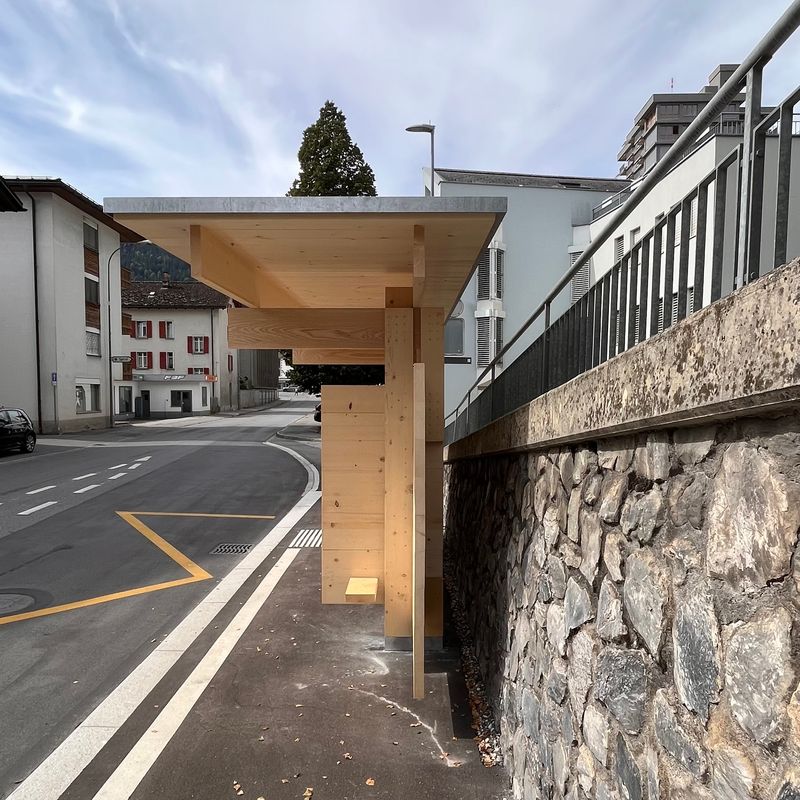 Buswartehäuschen Ilanz 2023 / 2025 – F. Forcella